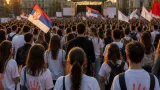 Des milliers d'étudiants convergent à Belgrade avant les législatives qui défient Vučić