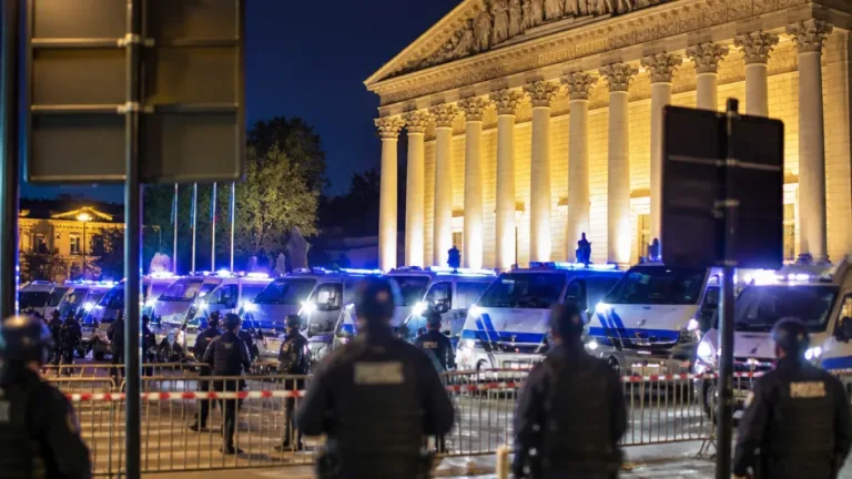 Manifestations du 24 octobre : le gouvernement annonce un dispositif « massif » et plusieurs couvre‑feux